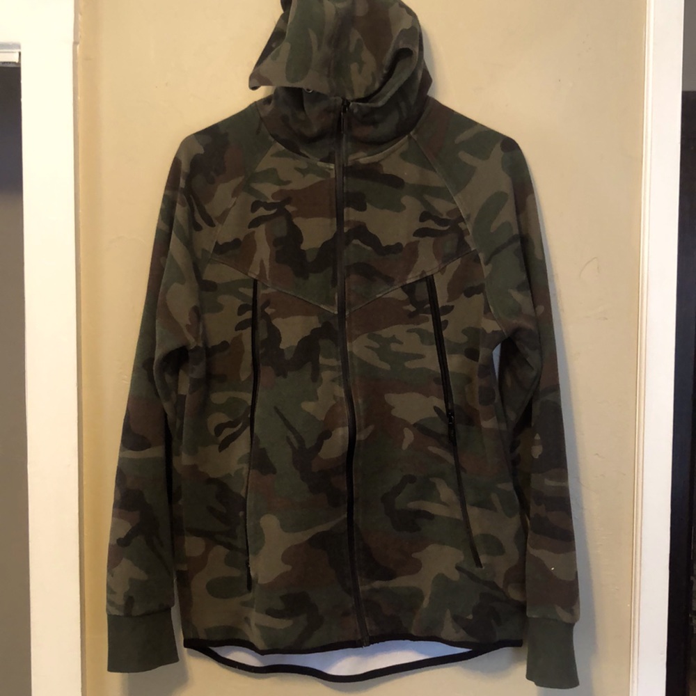 Camo sweatshirt